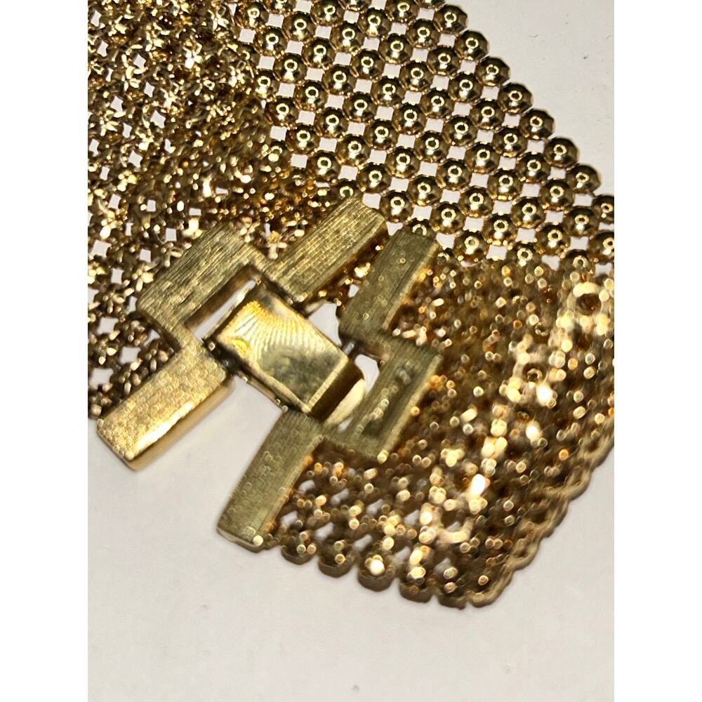 Vintage Gold Mesh Bracelet Buckle Clasp Closure 7” Unbranded Lays Flat Pretty